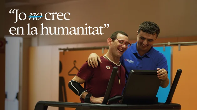 Text: Jo no crec en la humanitat, amb el 'no' ratllat.
